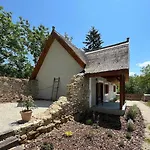 Thatched Дом отдыха