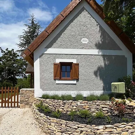 Nyaraló Thatched *