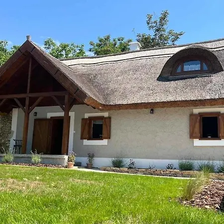 Thatched Nyaraló Dörgicse