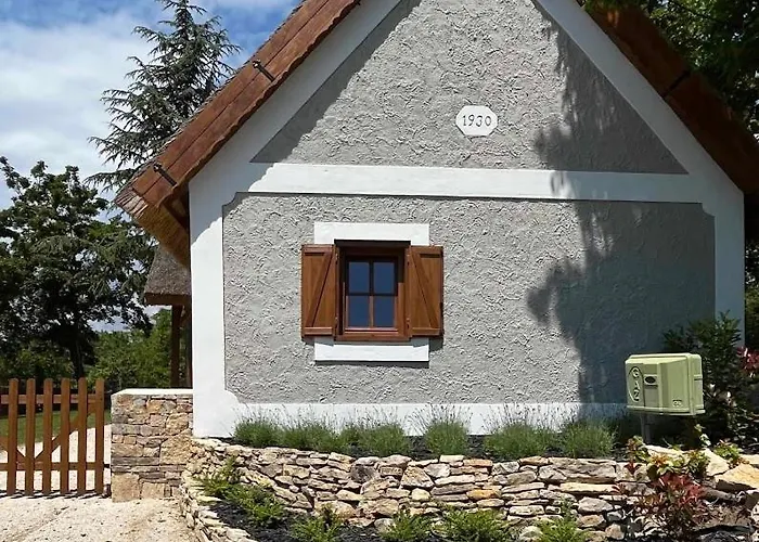 Dom wakacyjny Thatched *