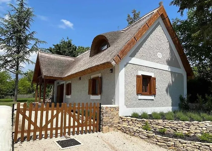 Thatched Dörgicse